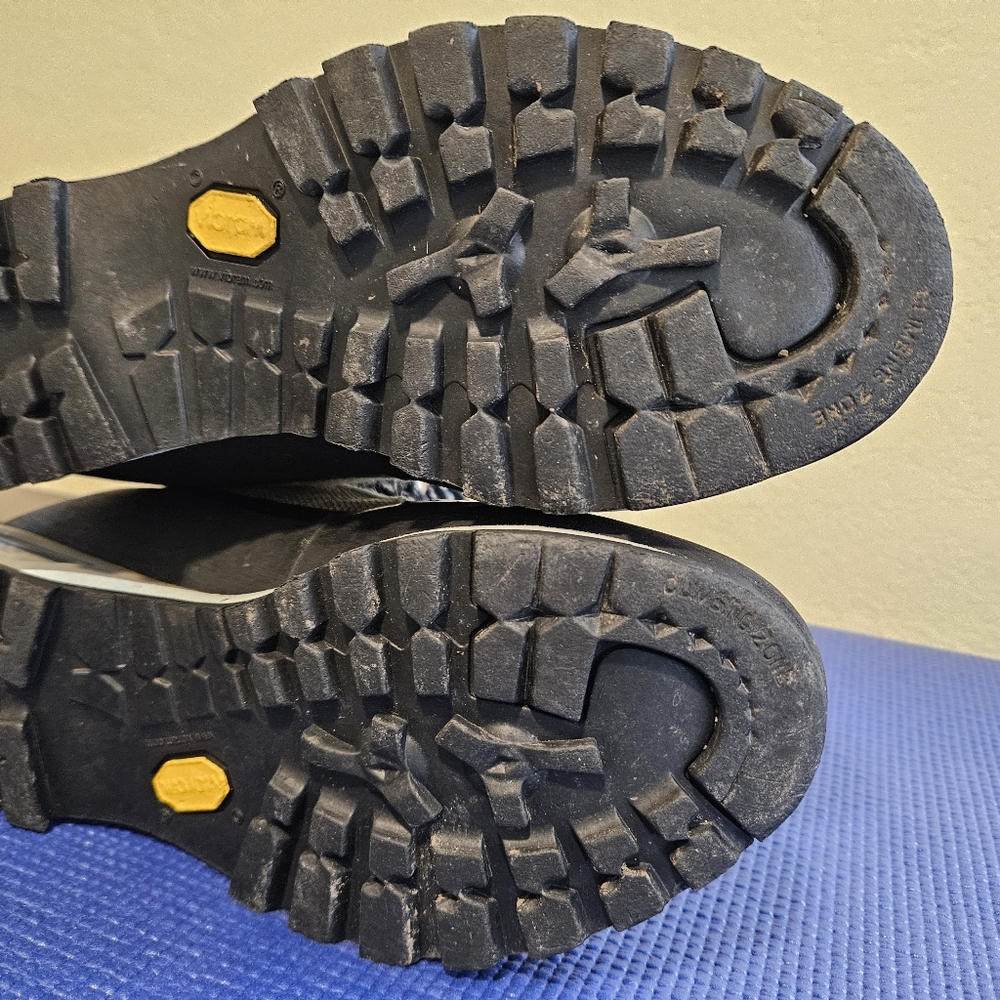 La Sportiva Hiking Boots, Size 7.5+ - Picture 14 of 16